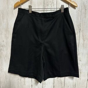 Liz Claiborne- LIZGOLF Black Shorts Size 10